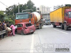 无碰撞事故：？只是因为他转过身来绕